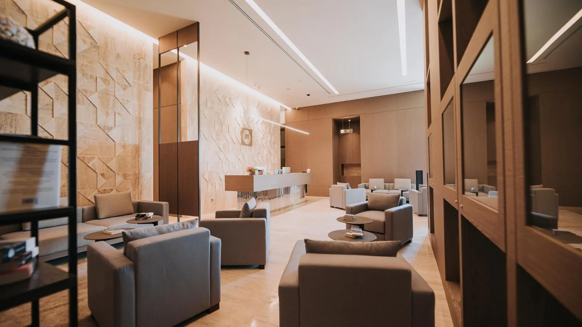 Magnus Hotel Vlorë 4*,