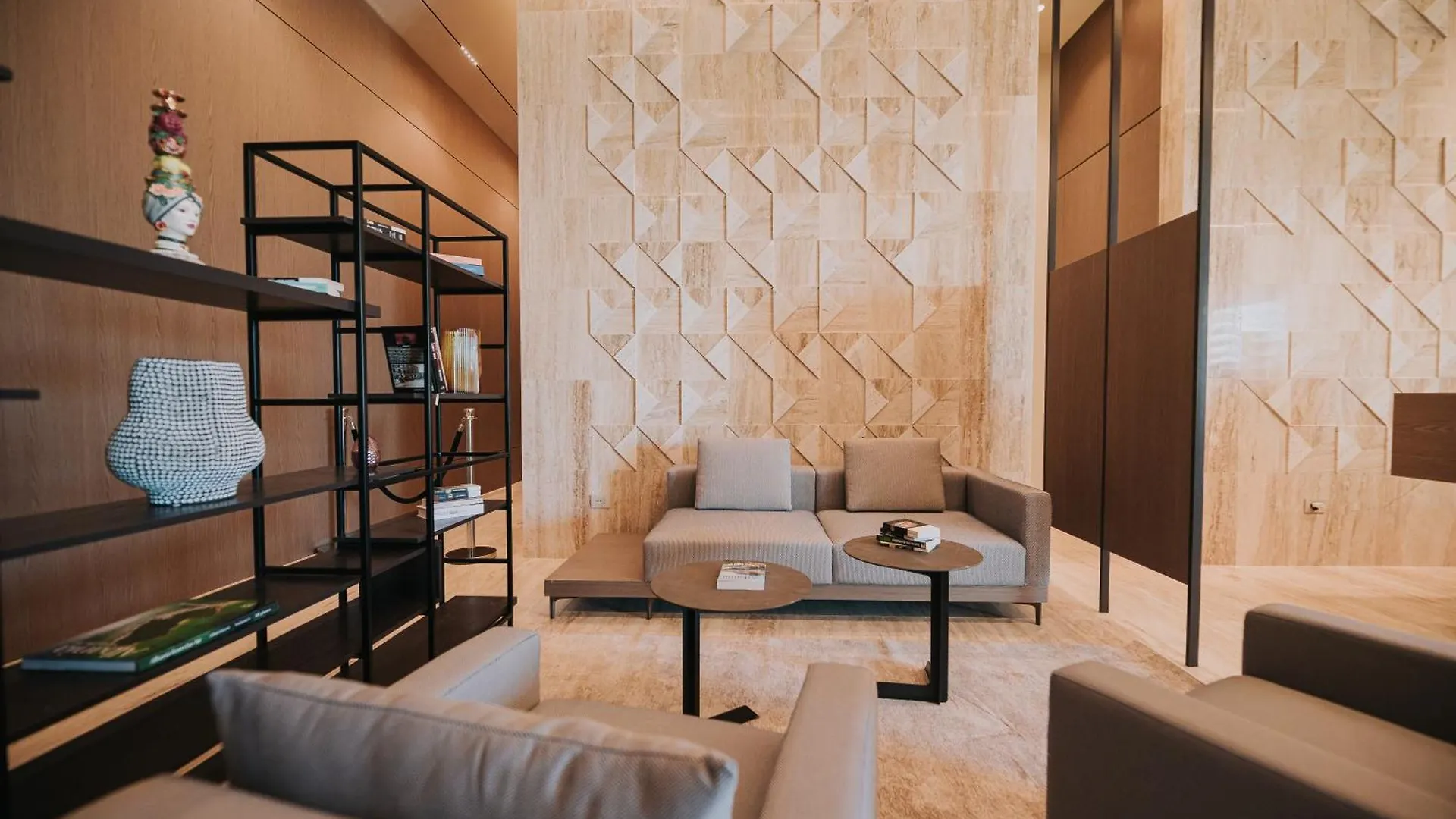 Magnus Hotel فلورا