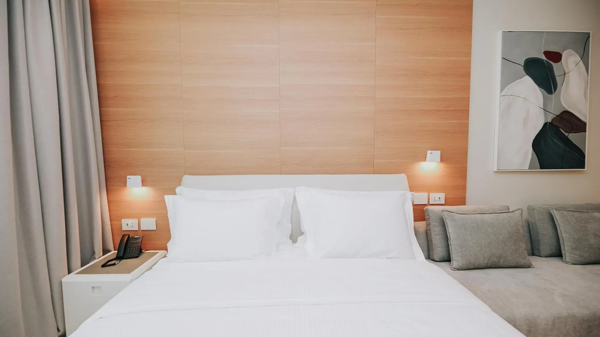 Magnus Hotel فلورا ألبانيا