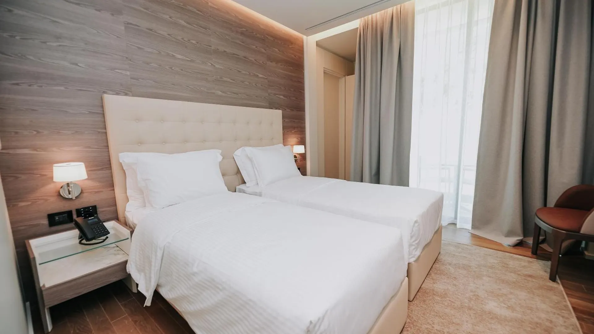 Magnus Hotel فلورا