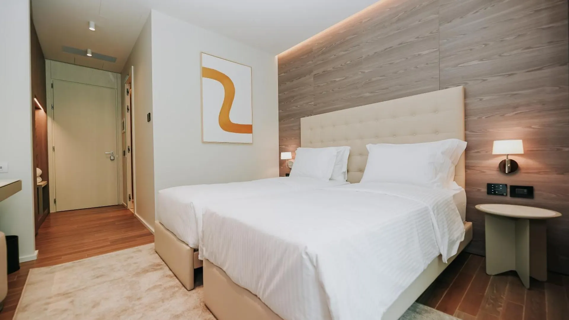 Magnus Hotel Vlorë 4*,  Αλβανία